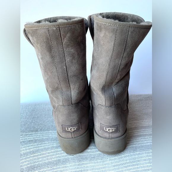 UGG Kristin Wedge Boot - size 9.5 - Picture 4 of 7